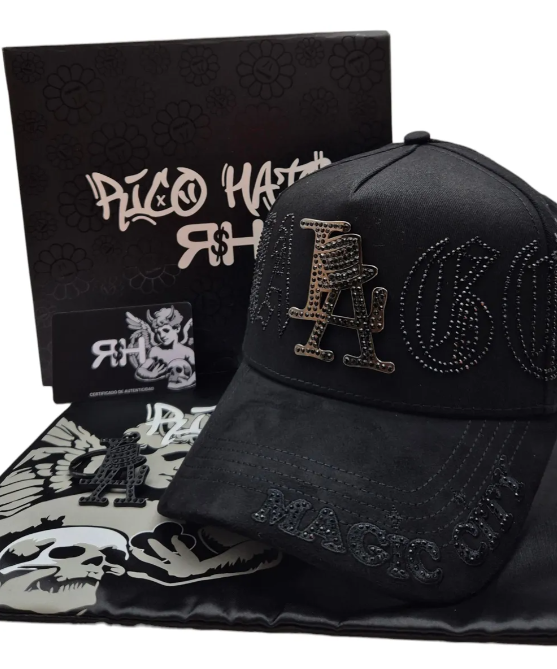 Gorra Rico Hats El Mago Crystals – Edición Limitada con Certificado y Llavero