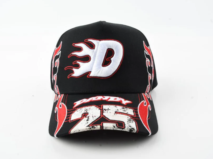 🔥 Gorra El Mago “D” Flamas Rojas G5 – Thirty One Hats | Edición Premium