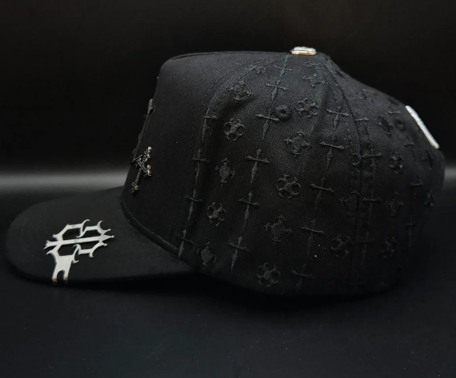 ✨ Gorra Bigg Boss Chrome LA | Cruces Plateadas | Ajustable Negra Elegante