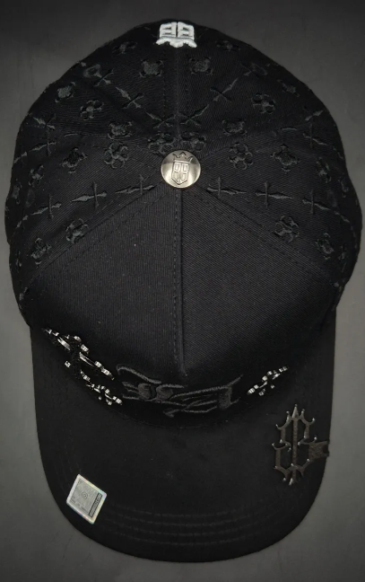 ✨ Gorra Bigg Boss Chrome LA | Cruces Plateadas | Ajustable Negra Elegante