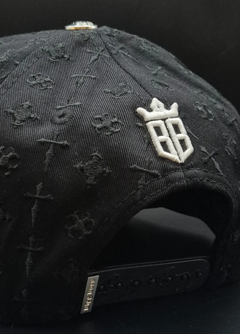 ✨ Gorra Bigg Boss Chrome LA | Cruces Plateadas | Ajustable Negra Elegante