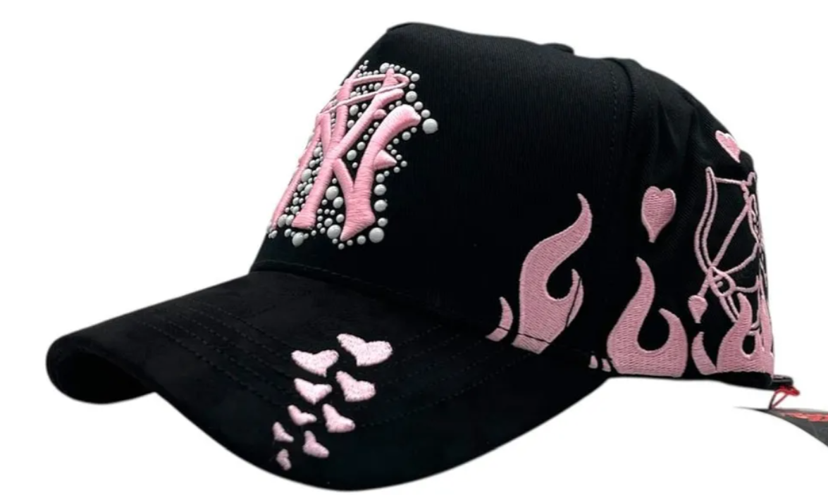 Gorra Thirty One H31 🧢 “NY Perls” Rosa con Flamas – Glam Style de Lujo Edición Limitada