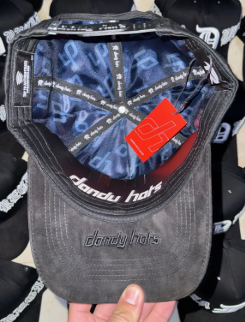 Gorra Fuerza Regida x Dandy Hats 🧢 Letra D + Cristales – Edición Limitada