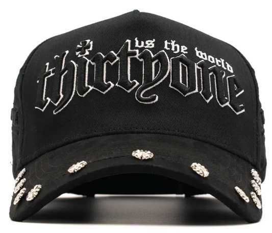 🧢 Gorra ThirtyOne “31 vs The World” – Edición Aniversario con Detalles Metálicos