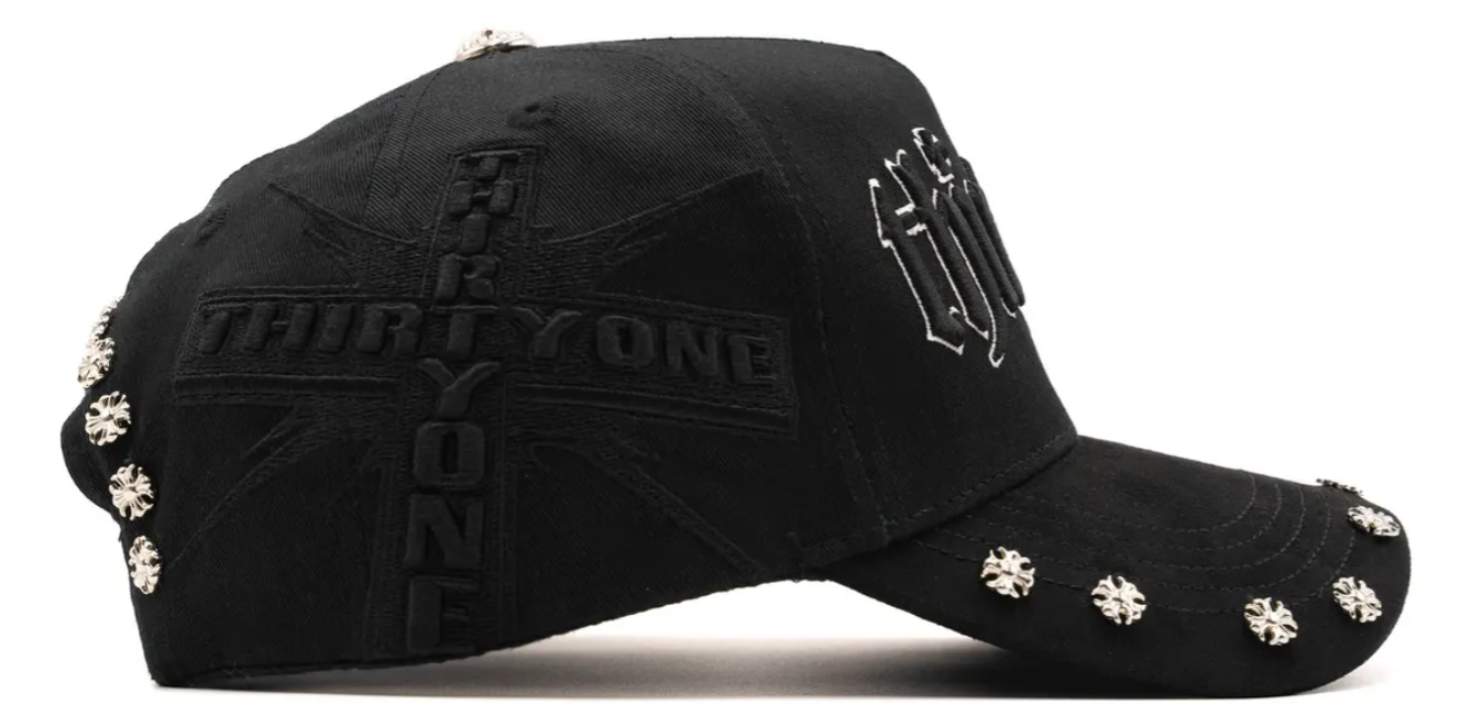 🧢 Gorra ThirtyOne “31 vs The World” – Edición Aniversario con Detalles Metálicos