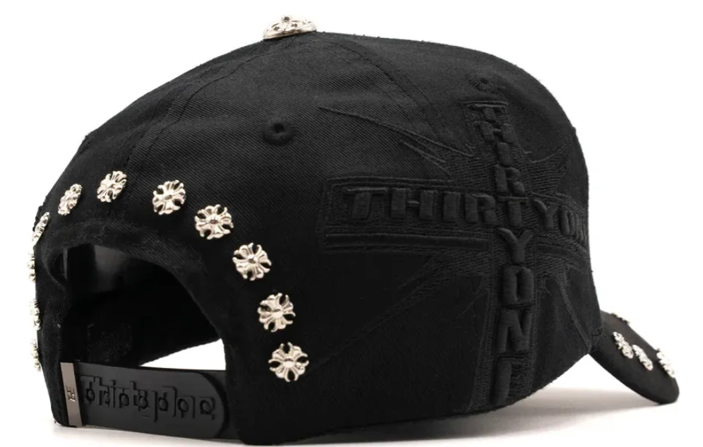 🧢 Gorra ThirtyOne “31 vs The World” – Edición Aniversario con Detalles Metálicos