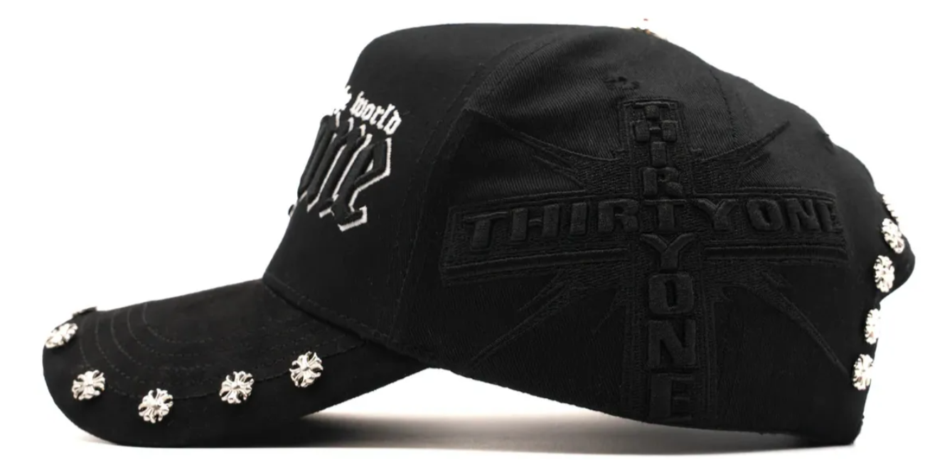 🧢 Gorra ThirtyOne “31 vs The World” – Edición Aniversario con Detalles Metálicos